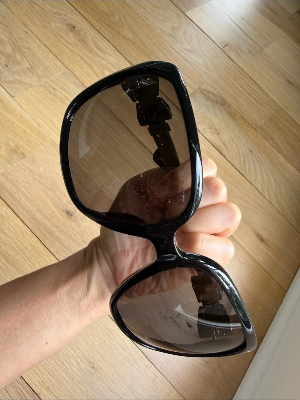 GUCCI Buckle Sunglasses GG3006/S in Pristine Black - Picture 5 of 9